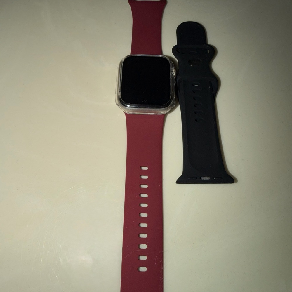 Apple SE2 GPS + Cellular Smartwatch with New Bands - Picture 3 of 3